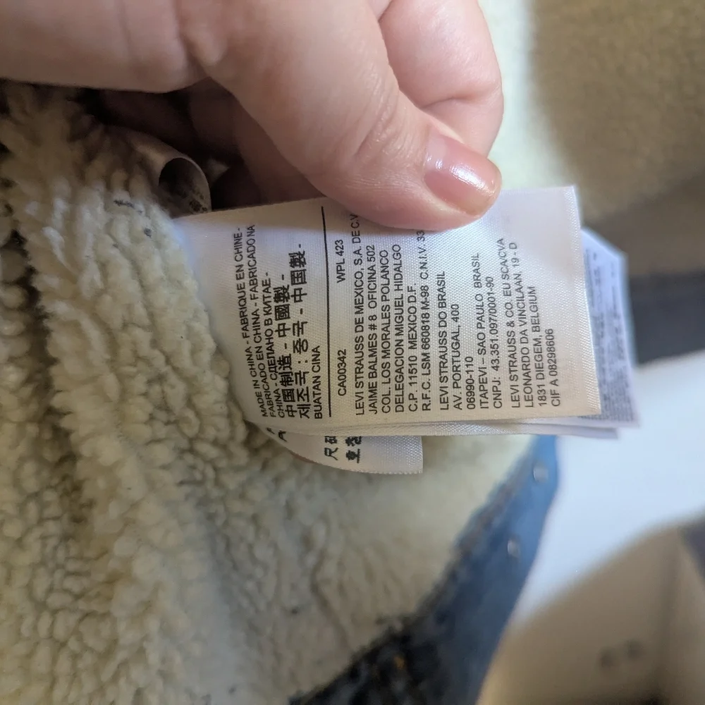 Levi’s Trucker with Sherpa Lining - Picture 5 of 7